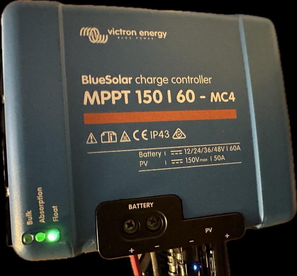 Informe Detallado: Selección y Gestión de Reguladores Solares en un Velero de Serie